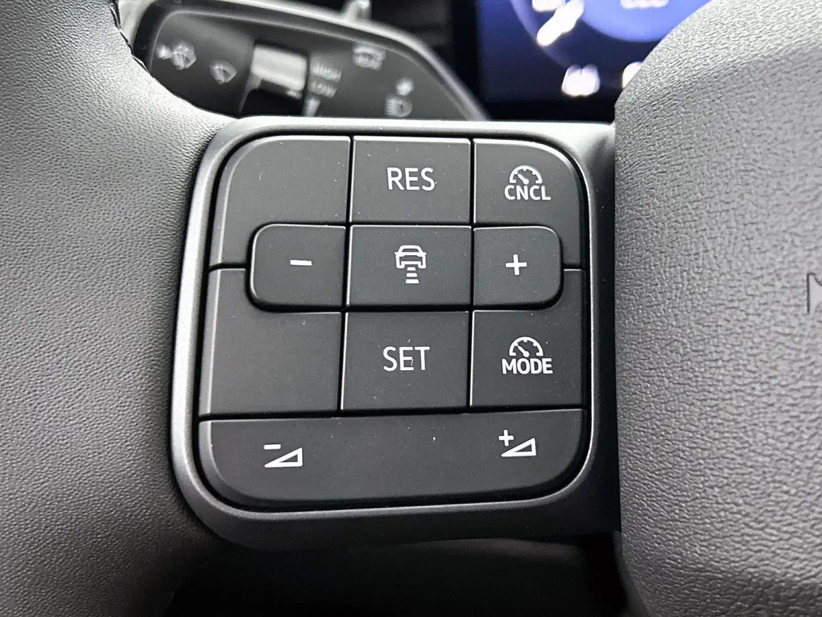 Life 50 kWh 170 PK | Steunhaak | Navigatie | Apple Carplay draadloos | Stoelverwarming | Ruiten getint | 19" Lichtmetalen velgen | Android Auto draadloss | LED verlichting | Camera | Climate