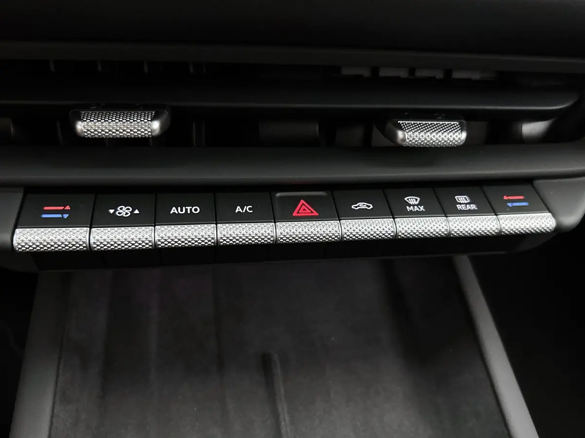 Life 50 kWh 170 PK | Steunhaak | Navigatie | Apple Carplay draadloos | Stoelverwarming | Ruiten getint | 19" Lichtmetalen velgen | Android Auto draadloss | LED verlichting | Camera | Climate