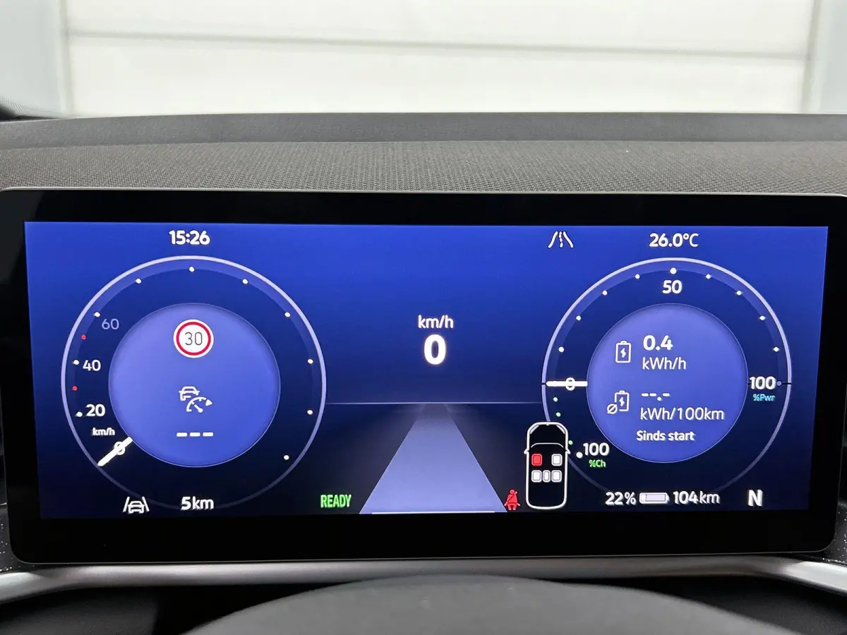 Life 50 kWh 170 PK | Steunhaak | Navigatie | Apple Carplay draadloos | Stoelverwarming | Ruiten getint | 19" Lichtmetalen velgen | Android Auto draadloss | LED verlichting | Camera | Climate