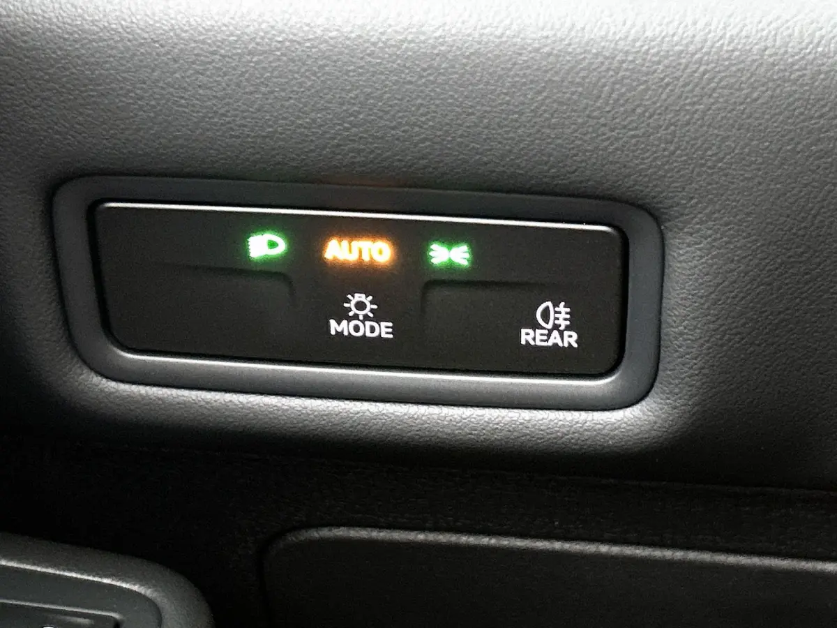 Life 50 kWh 170 PK | Steunhaak | Navigatie | Apple Carplay draadloos | Stoelverwarming | Ruiten getint | 19" Lichtmetalen velgen | Android Auto draadloss | LED verlichting | Camera | Climate