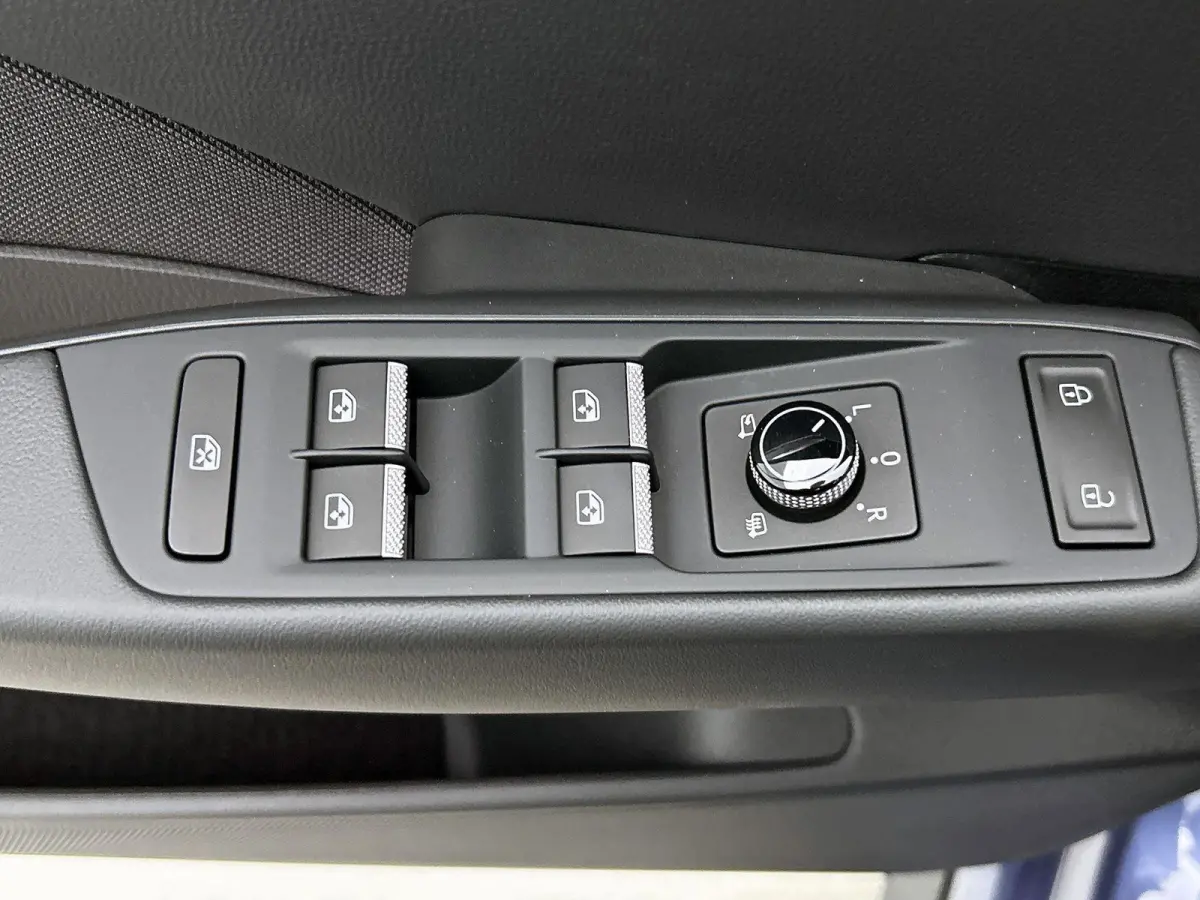 Life 50 kWh 170 PK | Steunhaak | Navigatie | Apple Carplay draadloos | Stoelverwarming | Ruiten getint | 19" Lichtmetalen velgen | Android Auto draadloss | LED verlichting | Camera | Climate