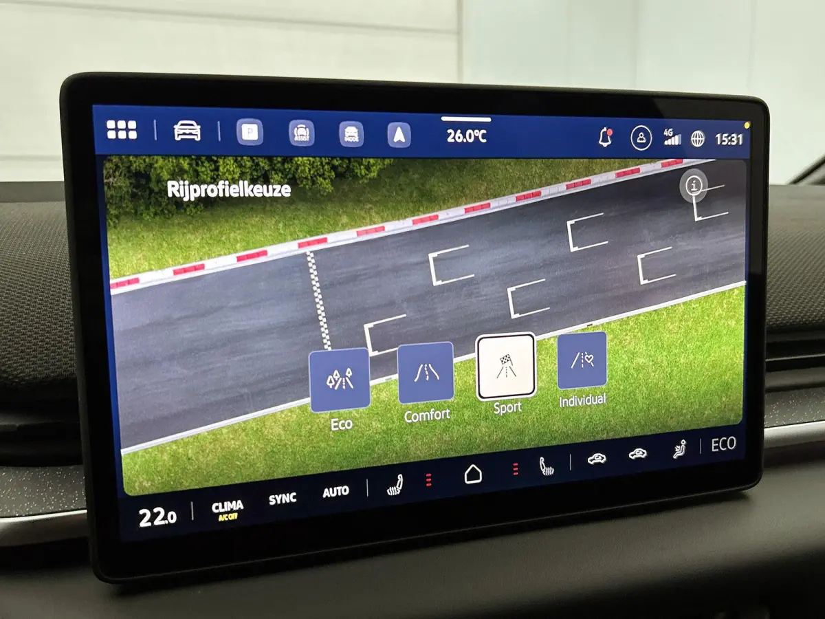 Life 50 kWh 170 PK | Steunhaak | Navigatie | Apple Carplay draadloos | Stoelverwarming | Ruiten getint | 19" Lichtmetalen velgen | Android Auto draadloss | LED verlichting | Camera | Climate