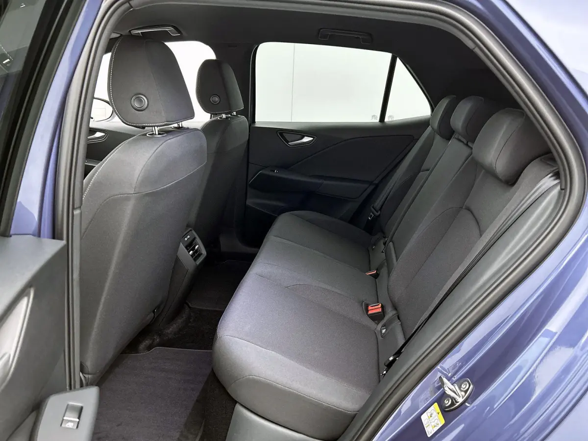 Life 50 kWh 170 PK | Steunhaak | Navigatie | Apple Carplay draadloos | Stoelverwarming | Ruiten getint | 19" Lichtmetalen velgen | Android Auto draadloss | LED verlichting | Camera | Climate