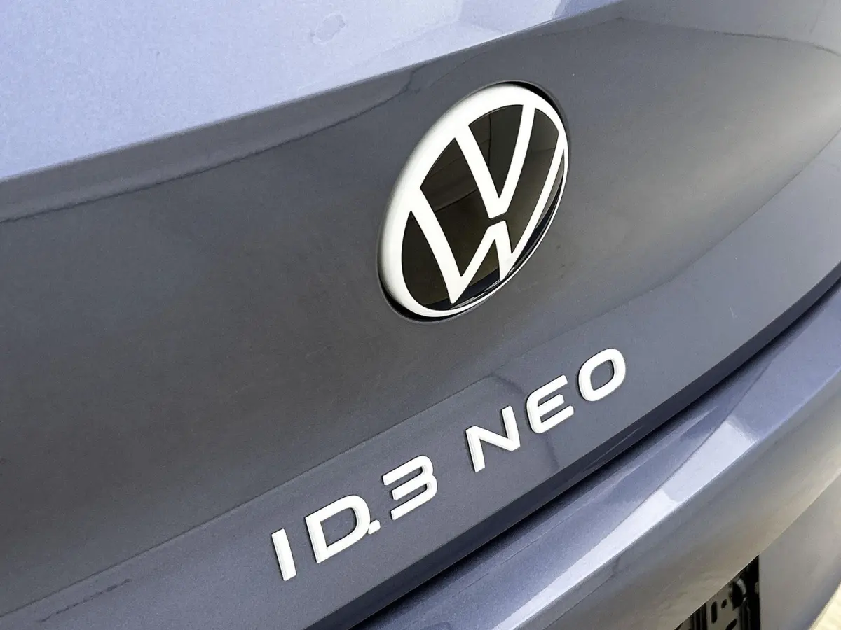 Life 50 kWh 170 PK | Steunhaak | Navigatie | Apple Carplay draadloos | Stoelverwarming | Ruiten getint | 19" Lichtmetalen velgen | Android Auto draadloss | LED verlichting | Camera | Climate