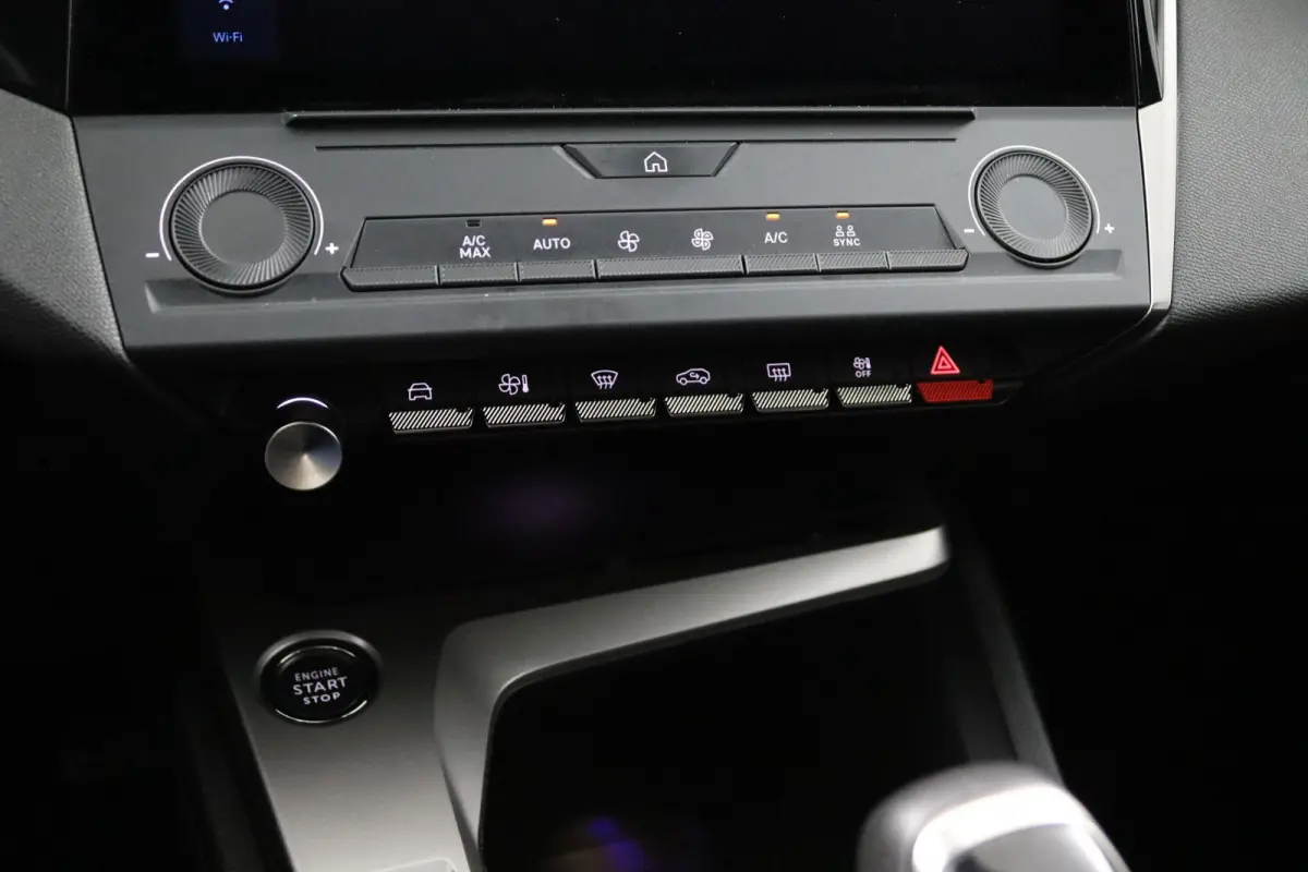 1.2*NAVi*CRUISE*ECC*HAAK*CARPLAY*