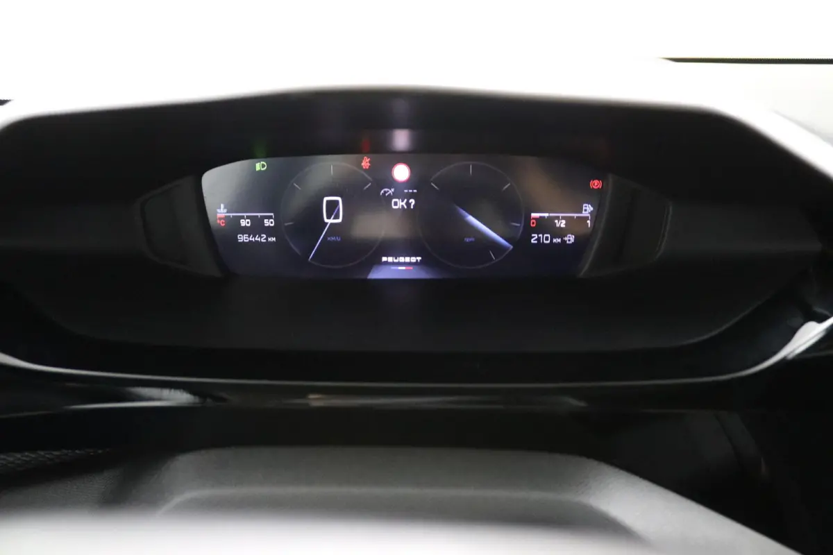 1.2*NAVi*CRUISE*ECC*HAAK*CARPLAY*