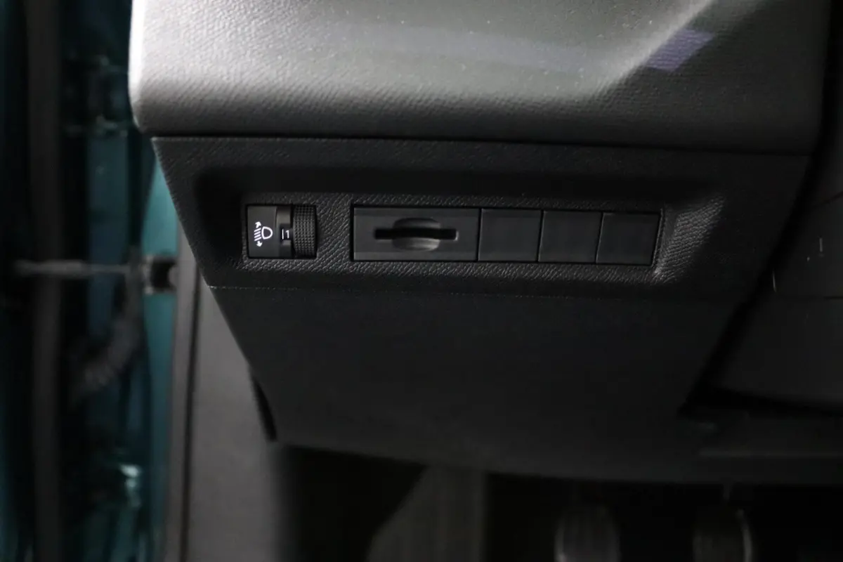 1.2*NAVi*CRUISE*ECC*HAAK*CARPLAY*