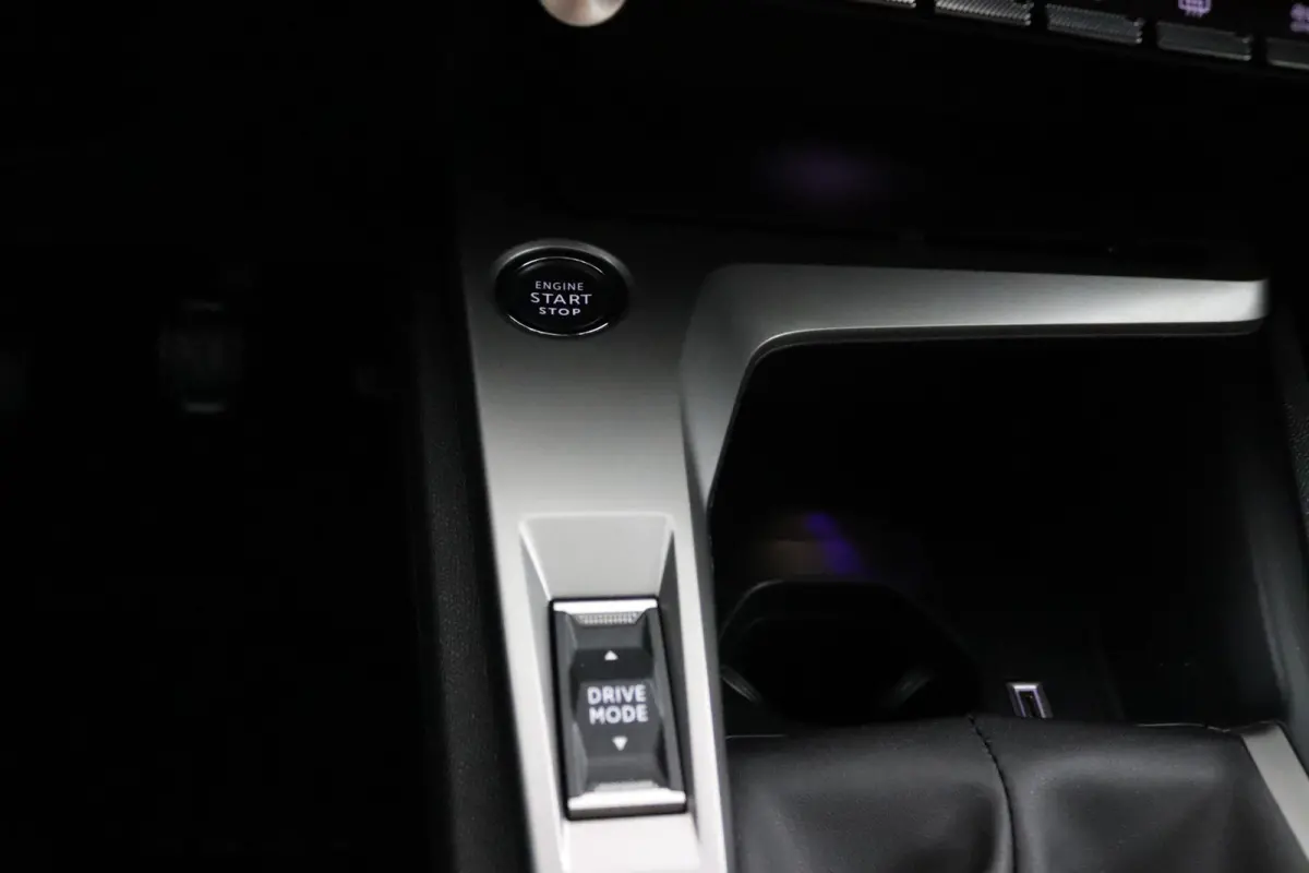 1.2*NAVi*CRUISE*ECC*HAAK*CARPLAY*