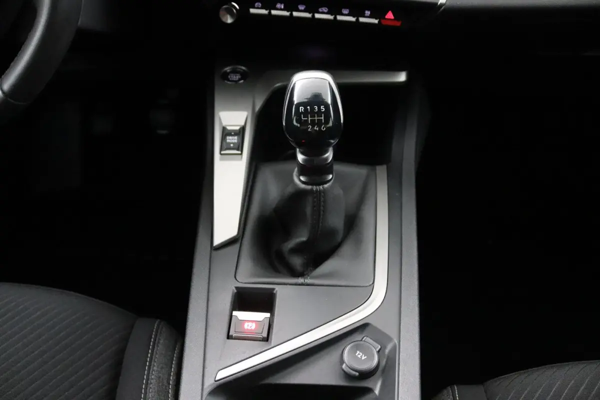1.2*NAVi*CRUISE*ECC*HAAK*CARPLAY*