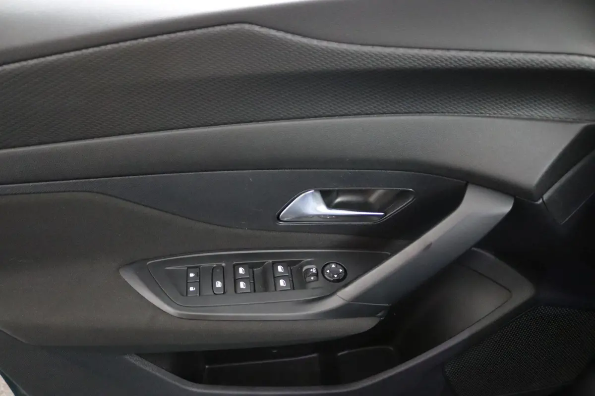 1.2*NAVi*CRUISE*ECC*HAAK*CARPLAY*