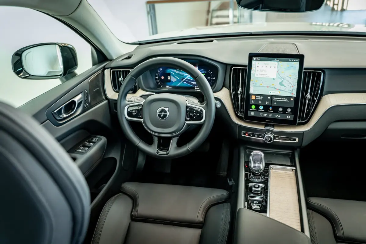 T6 350PK AWD Plus | Pano-dak | 360° | Head Up Display | Trekhaak | All season