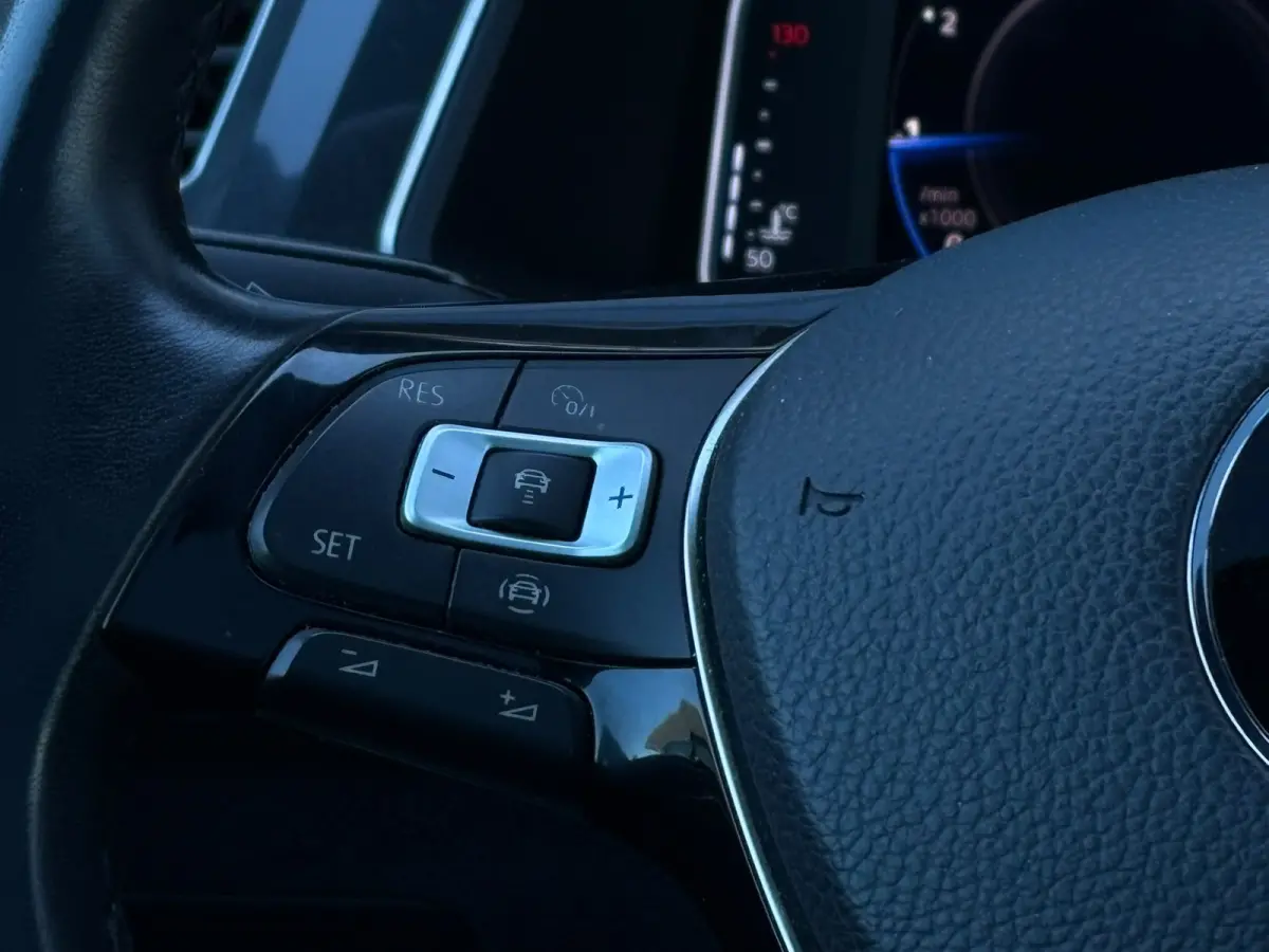 1.5 TSI 130PK R-Line | Panoramadak | Elektrische achterklep | Cruise control adaptief | Stoel verwarming |
