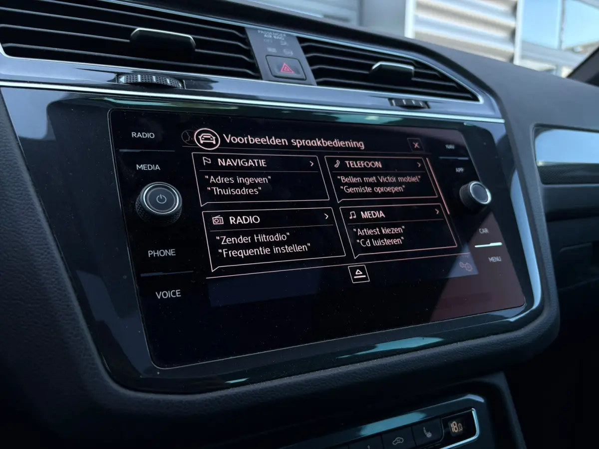 1.5 TSI 130PK R-Line | Panoramadak | Elektrische achterklep | Cruise control adaptief | Stoel verwarming |