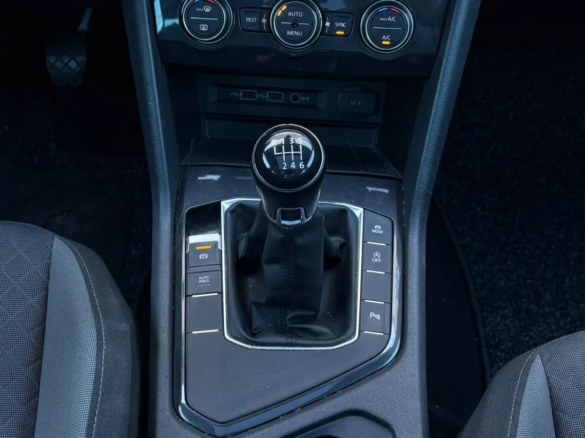 1.5 TSI 130PK R-Line | Panoramadak | Elektrische achterklep | Cruise control adaptief | Stoel verwarming |
