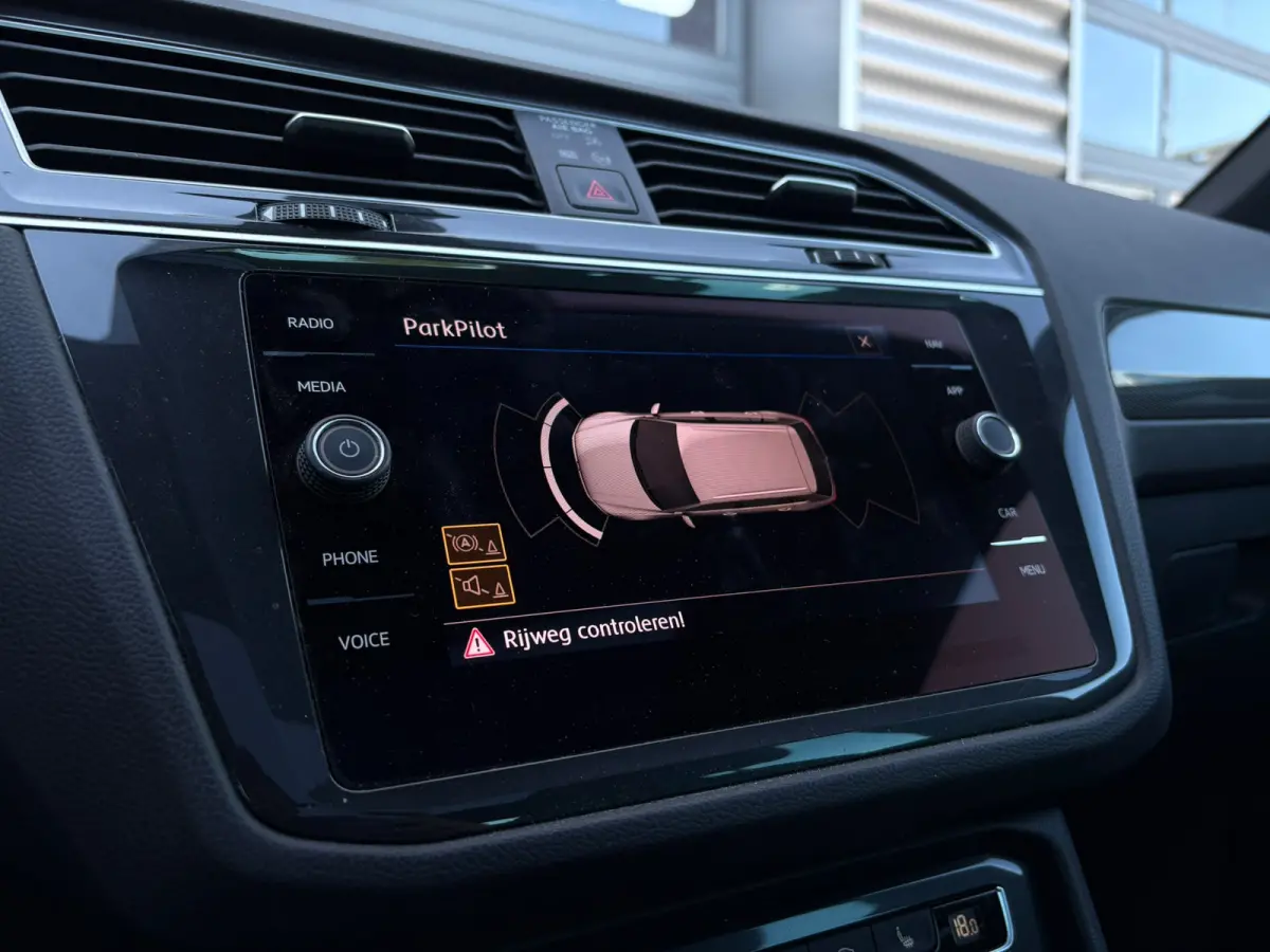 1.5 TSI 130PK R-Line | Panoramadak | Elektrische achterklep | Cruise control adaptief | Stoel verwarming |