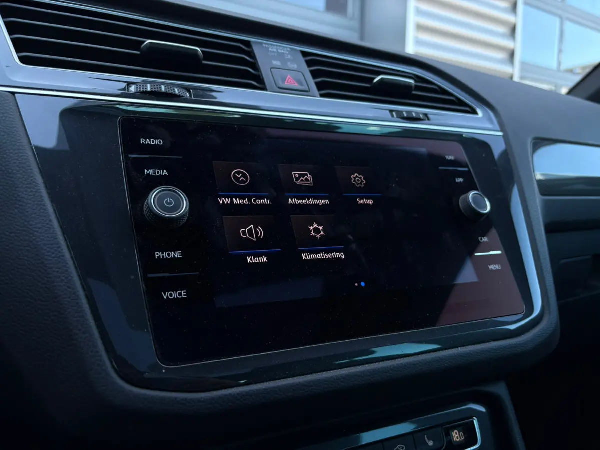 1.5 TSI 130PK R-Line | Panoramadak | Elektrische achterklep | Cruise control adaptief | Stoel verwarming |