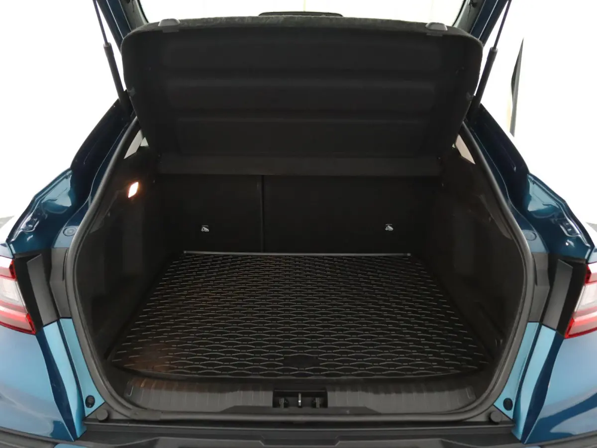 E-TECH Hybrid 145 Intens | Adapt. Cruise | Groot Navi | Parkeercamera |