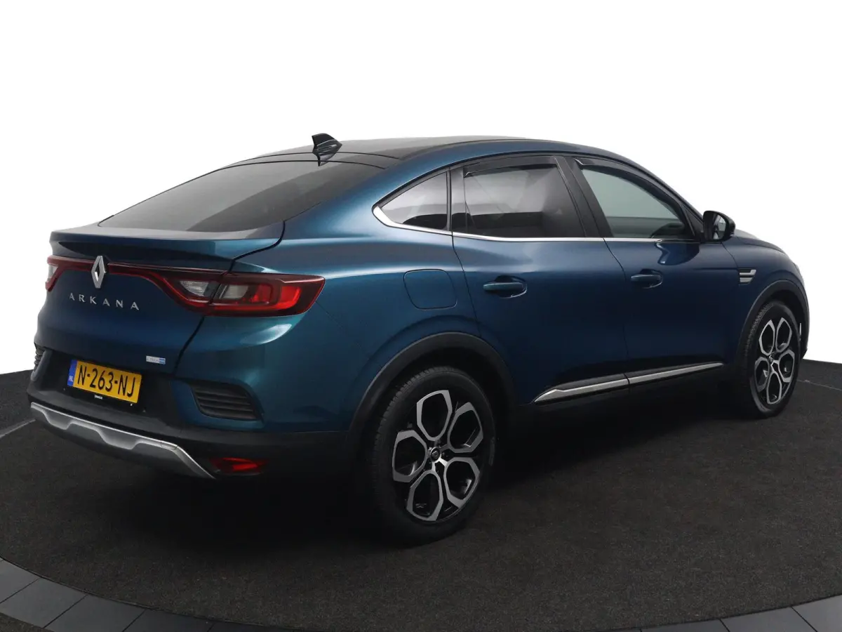 E-TECH Hybrid 145 Intens | Adapt. Cruise | Groot Navi | Parkeercamera |