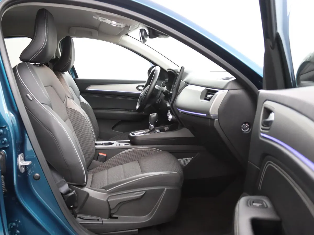 E-TECH Hybrid 145 Intens | Adapt. Cruise | Groot Navi | Parkeercamera |