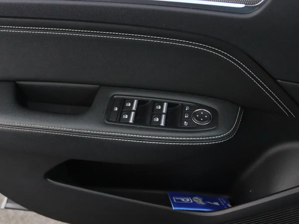 E-TECH Hybrid 145 Intens | Adapt. Cruise | Groot Navi | Parkeercamera |