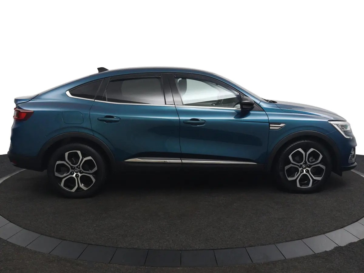 E-TECH Hybrid 145 Intens | Adapt. Cruise | Groot Navi | Parkeercamera |