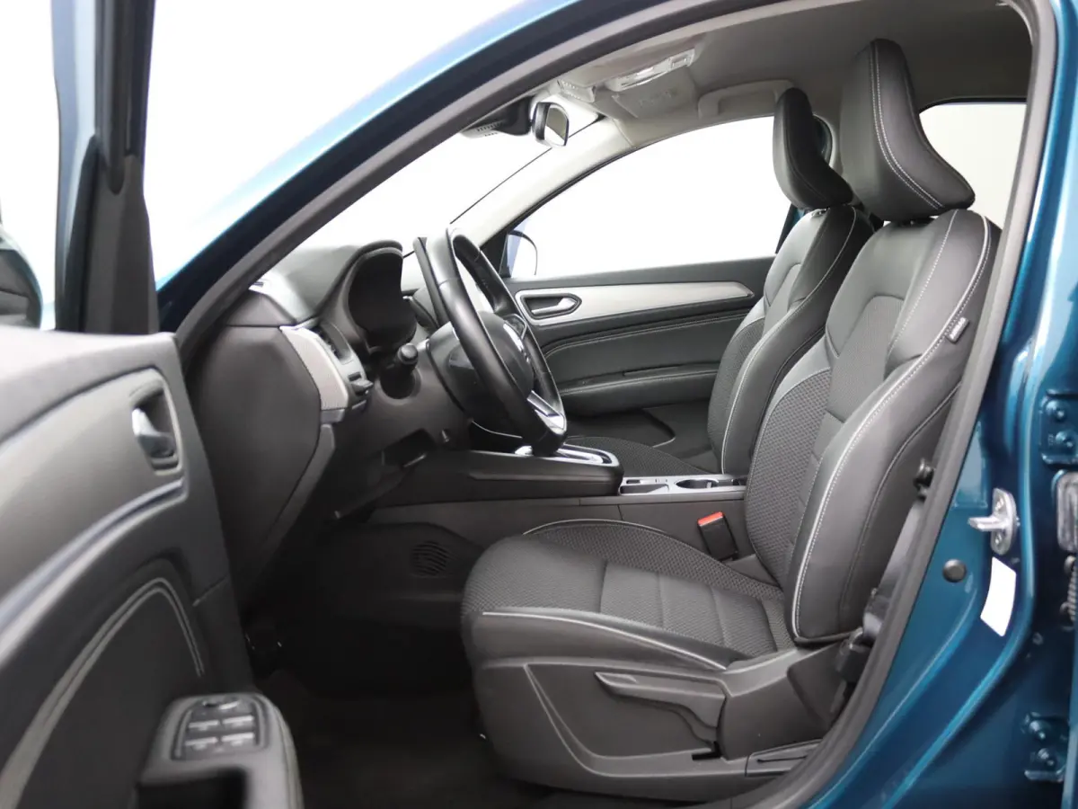 E-TECH Hybrid 145 Intens | Adapt. Cruise | Groot Navi | Parkeercamera |