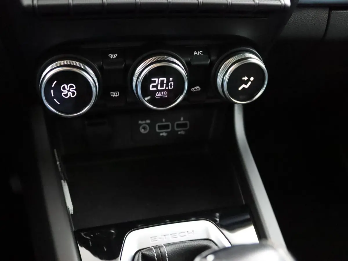 E-TECH Hybrid 145 Intens | Adapt. Cruise | Groot Navi | Parkeercamera |