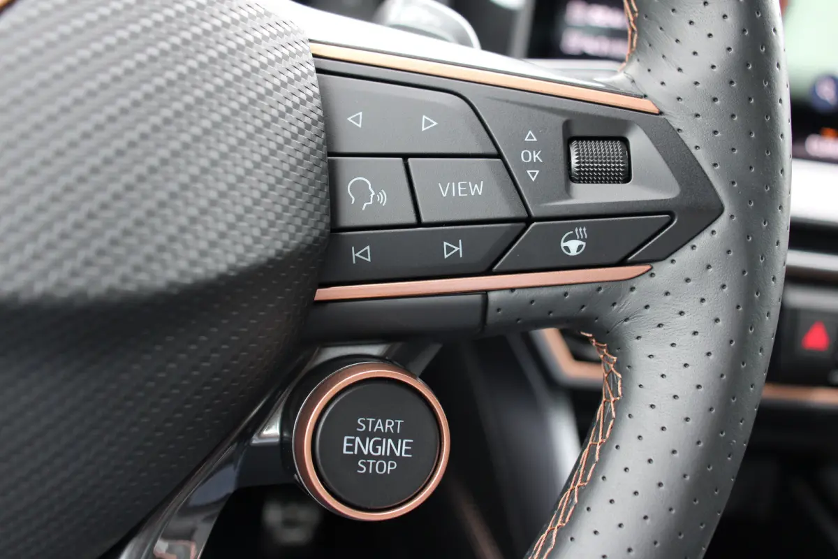 VZ Performance | NL-AUTO! | 1E EIGENAAR! | 360° CAMERA | STOEL + STUURVERWARMING | ELEKTR. STOEL INCL. MEMORY | ADAPTIVE CRUISE | LANE ASSIST | LED | DEALER OH!
