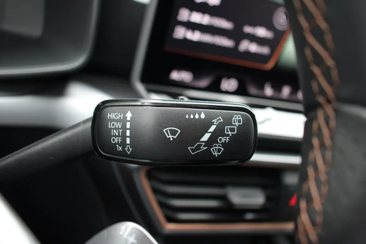 VZ Performance | NL-AUTO! | 1E EIGENAAR! | 360° CAMERA | STOEL + STUURVERWARMING | ELEKTR. STOEL INCL. MEMORY | ADAPTIVE CRUISE | LANE ASSIST | LED | DEALER OH!