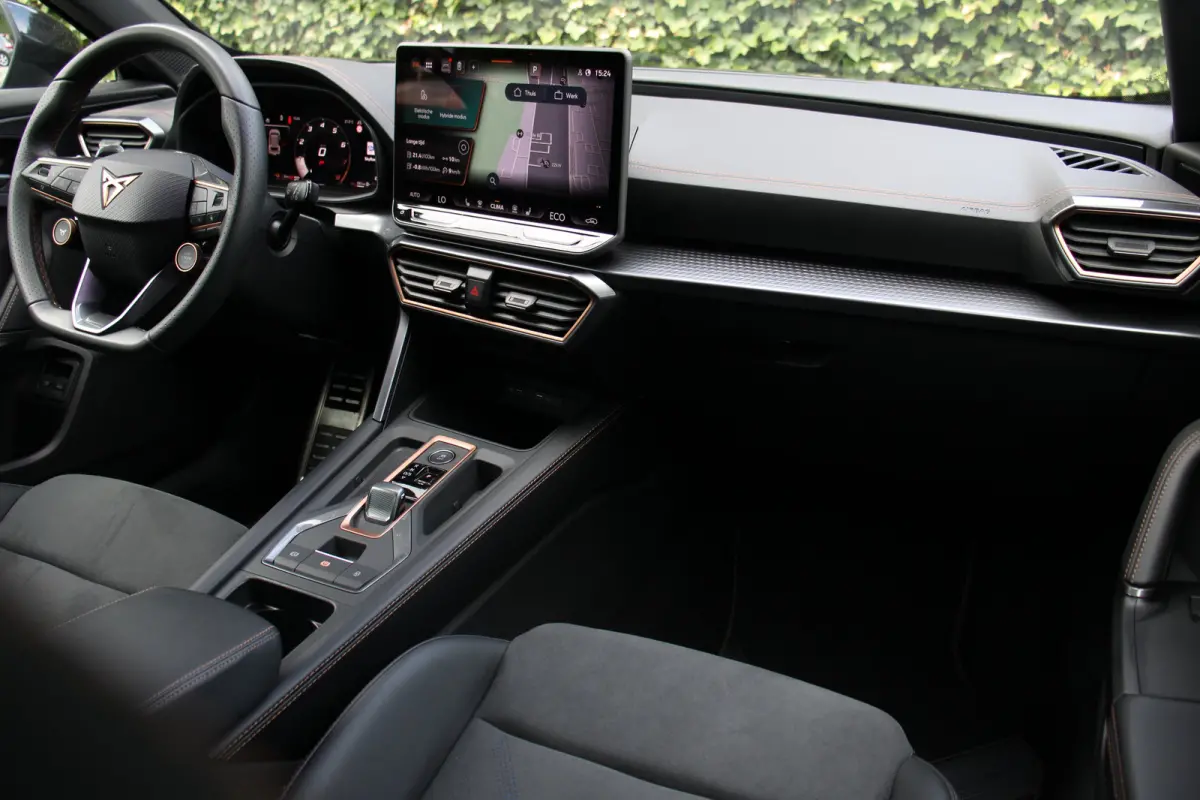 VZ Performance | NL-AUTO! | 1E EIGENAAR! | 360° CAMERA | STOEL + STUURVERWARMING | ELEKTR. STOEL INCL. MEMORY | ADAPTIVE CRUISE | LANE ASSIST | LED | DEALER OH!