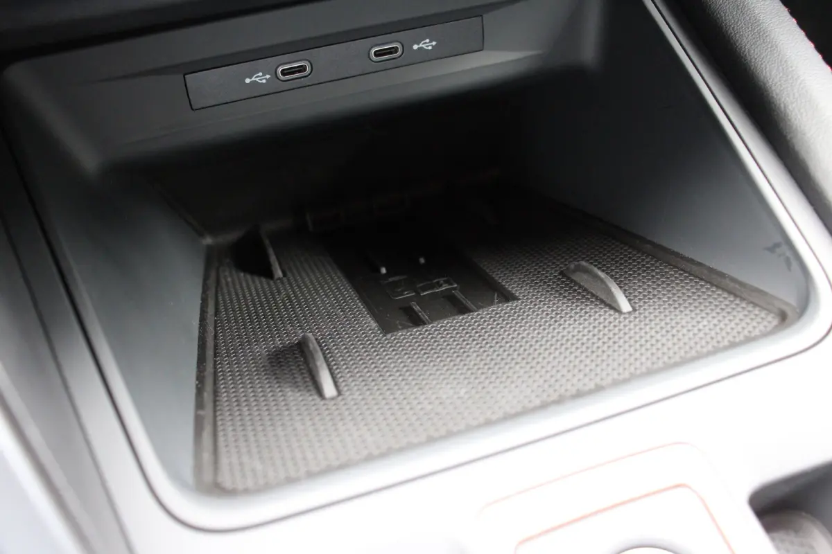 VZ Performance | NL-AUTO! | 1E EIGENAAR! | 360° CAMERA | STOEL + STUURVERWARMING | ELEKTR. STOEL INCL. MEMORY | ADAPTIVE CRUISE | LANE ASSIST | LED | DEALER OH!