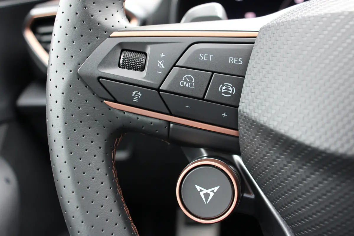 VZ Performance | NL-AUTO! | 1E EIGENAAR! | 360° CAMERA | STOEL + STUURVERWARMING | ELEKTR. STOEL INCL. MEMORY | ADAPTIVE CRUISE | LANE ASSIST | LED | DEALER OH!