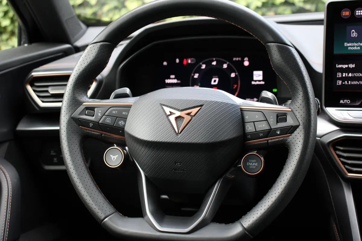 VZ Performance | NL-AUTO! | 1E EIGENAAR! | 360° CAMERA | STOEL + STUURVERWARMING | ELEKTR. STOEL INCL. MEMORY | ADAPTIVE CRUISE | LANE ASSIST | LED | DEALER OH!