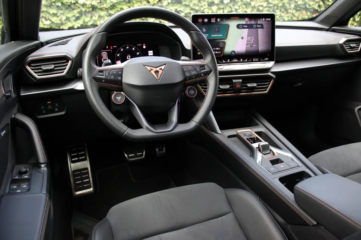 VZ Performance | NL-AUTO! | 1E EIGENAAR! | 360° CAMERA | STOEL + STUURVERWARMING | ELEKTR. STOEL INCL. MEMORY | ADAPTIVE CRUISE | LANE ASSIST | LED | DEALER OH!