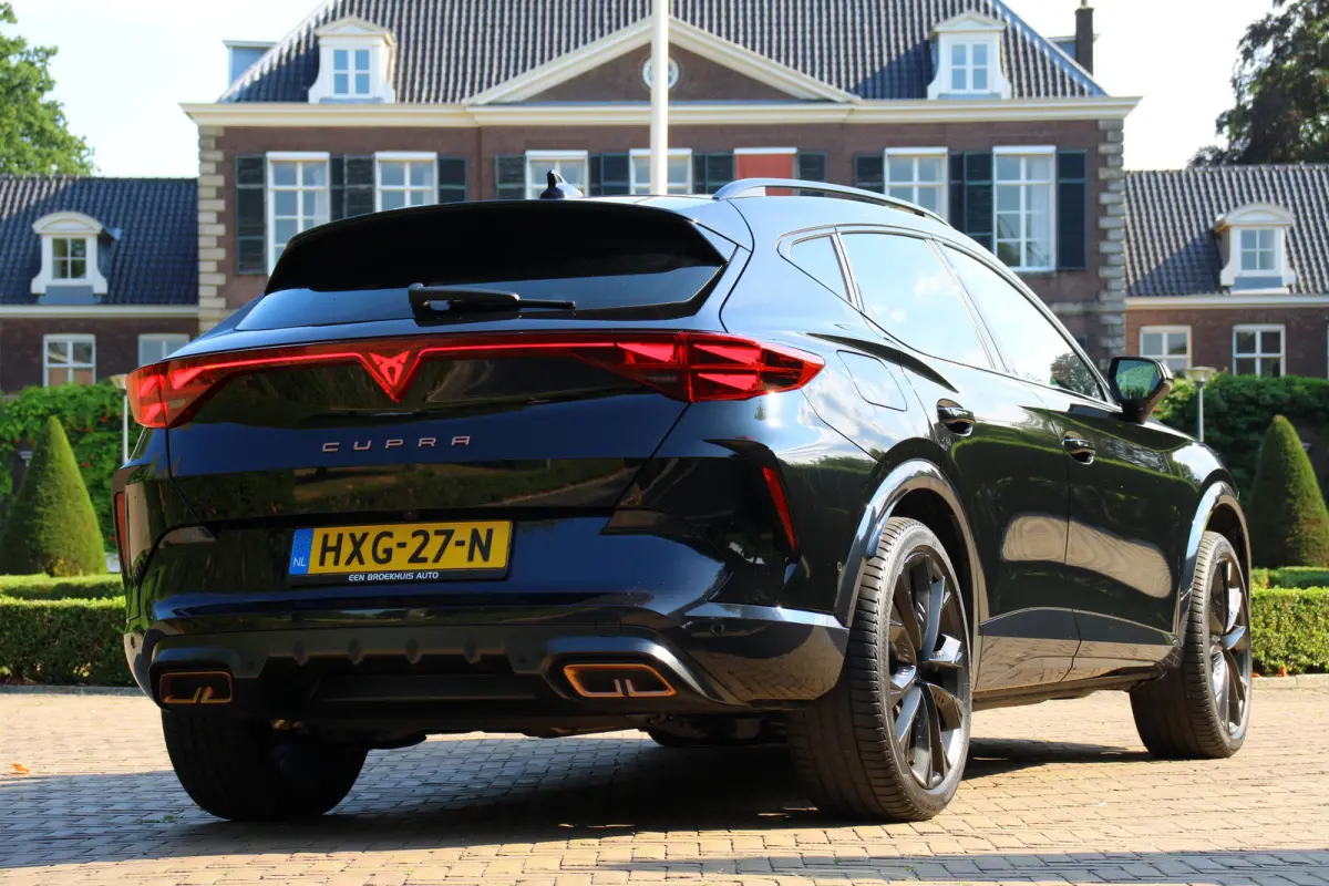 VZ Performance | NL-AUTO! | 1E EIGENAAR! | 360° CAMERA | STOEL + STUURVERWARMING | ELEKTR. STOEL INCL. MEMORY | ADAPTIVE CRUISE | LANE ASSIST | LED | DEALER OH!