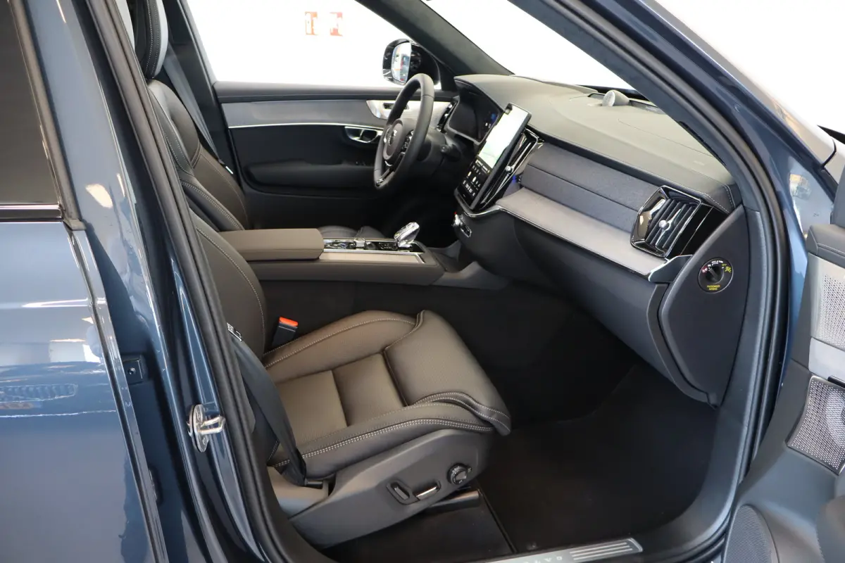 T8 406PK AWD Ultra Dark Executive B&W | 22" | Luchtvering | Massage/ventilatie | Full Option!