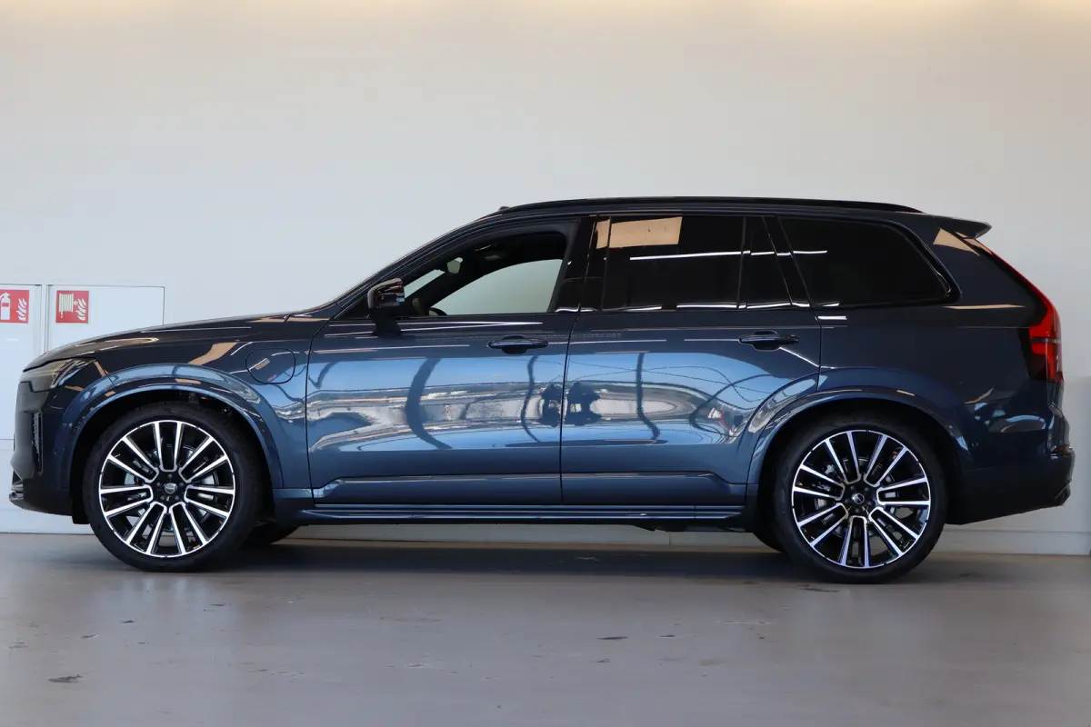 T8 406PK AWD Ultra Dark Executive B&W | 22" | Luchtvering | Massage/ventilatie | Full Option!