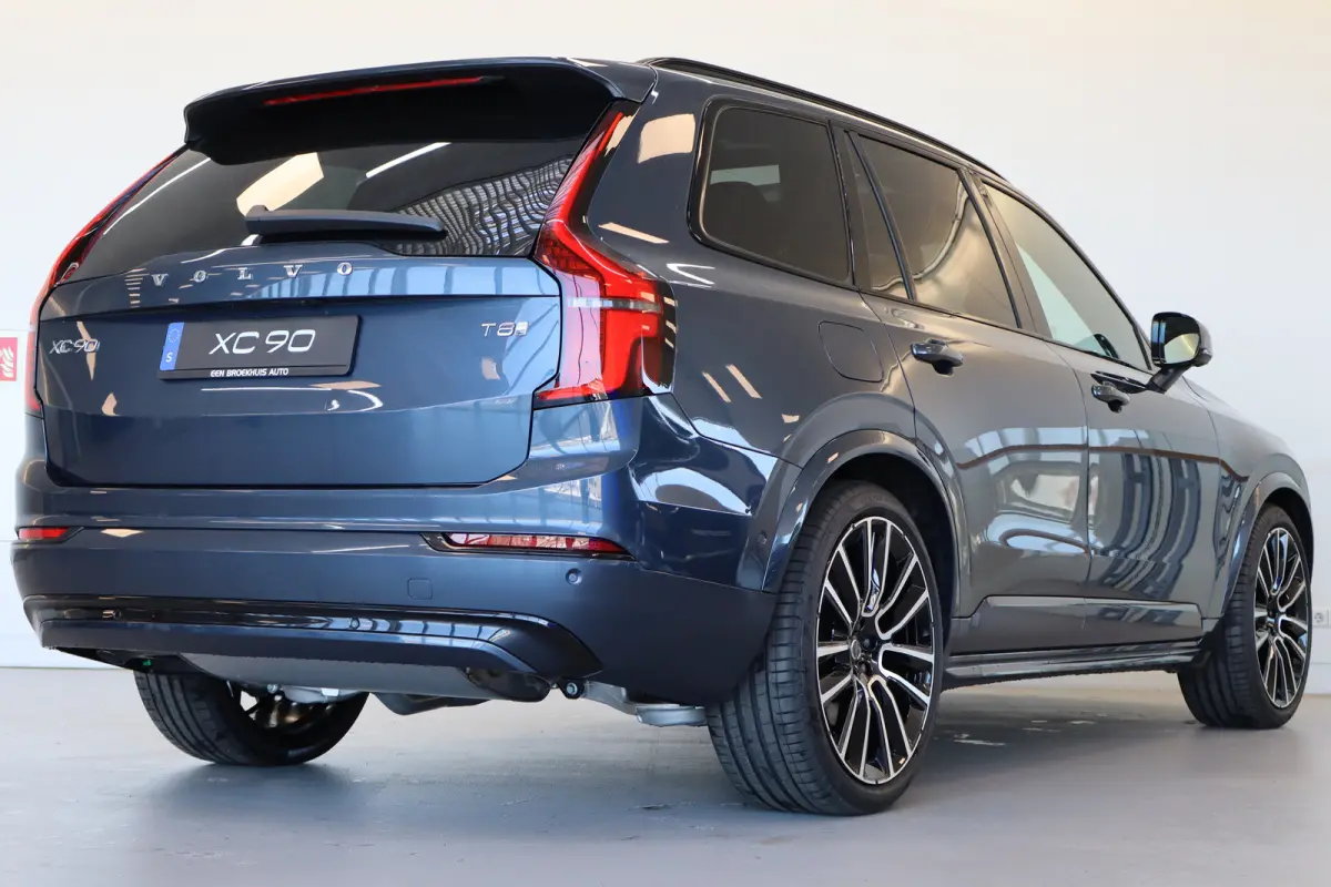 T8 406PK AWD Ultra Dark Executive B&W | 22" | Luchtvering | Massage/ventilatie | Full Option!