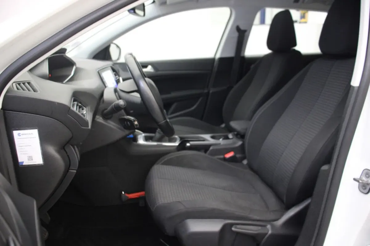 1.2 Puretech Active - Digitaal Cockpit, Carplay, Cruise, Trekhaak