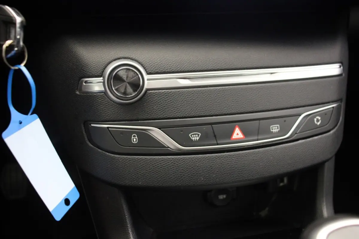 1.2 Puretech Active - Digitaal Cockpit, Carplay, Cruise, Trekhaak