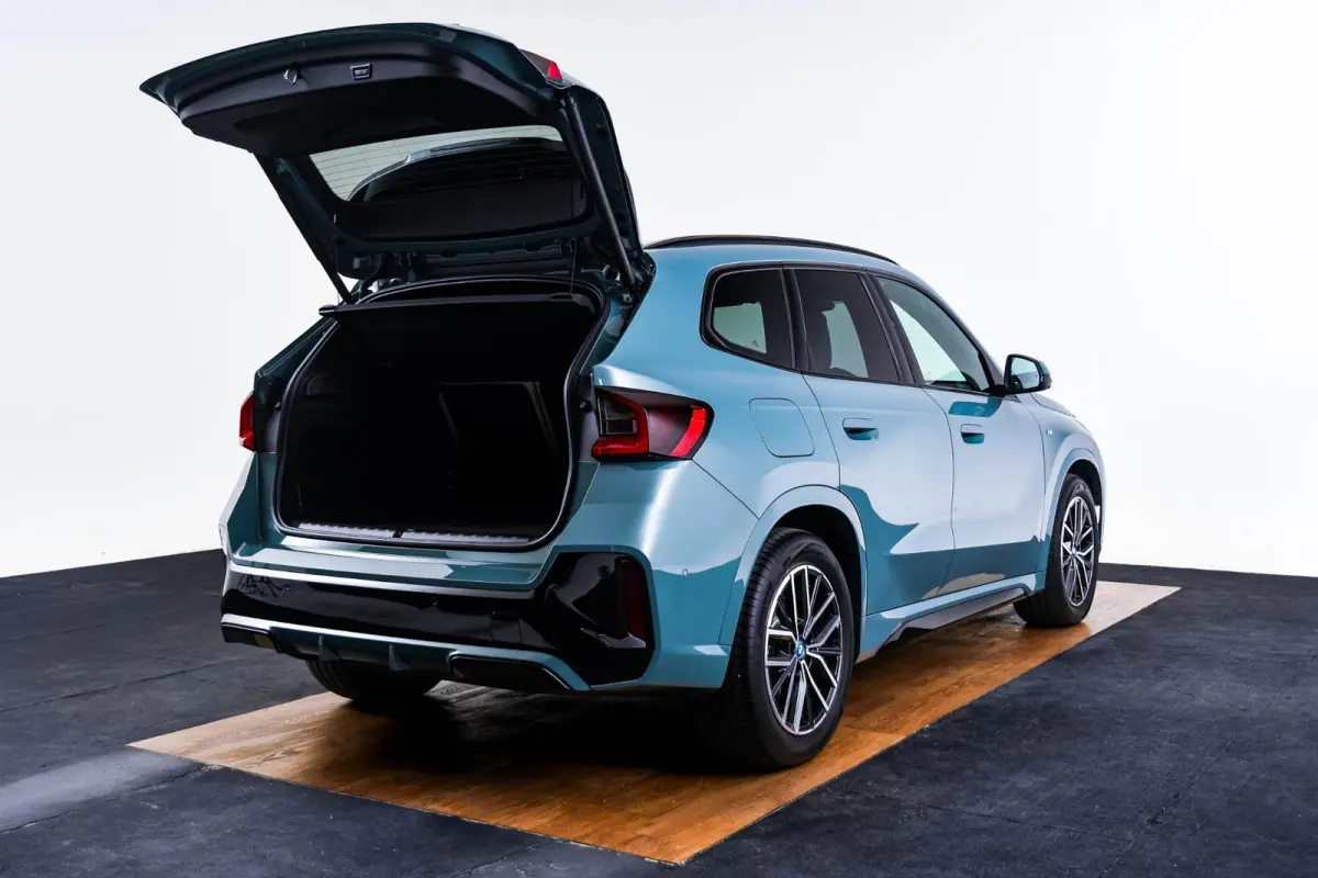 eDrive20 67 kWh M Sport Edition Panoramadak - Sportstoelen - Elektrisch verwarmde voorstoelen - Getinte Ruiten - Parking/Driving Assistant Plus - Head up - Comfort Access -