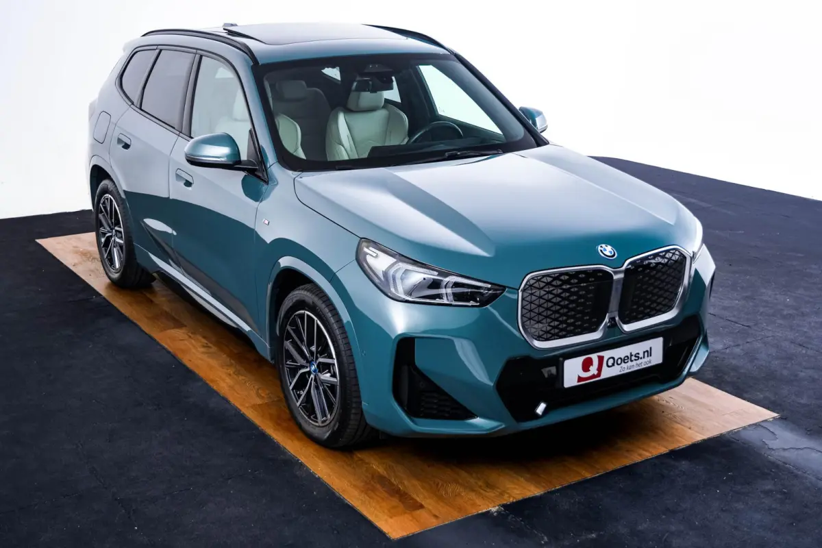 eDrive20 67 kWh M Sport Edition Panoramadak - Sportstoelen - Elektrisch verwarmde voorstoelen - Getinte Ruiten - Parking/Driving Assistant Plus - Head up - Comfort Access -