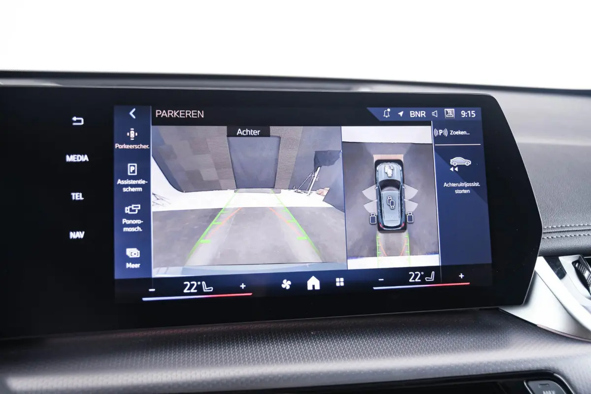 eDrive20 67 kWh M Sport Edition Panoramadak - Sportstoelen - Elektrisch verwarmde voorstoelen - Getinte Ruiten - Parking/Driving Assistant Plus - Head up - Comfort Access -