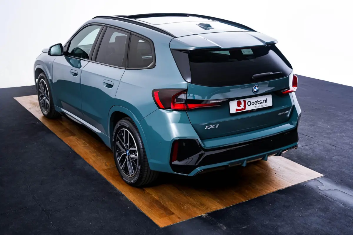 eDrive20 67 kWh M Sport Edition Panoramadak - Sportstoelen - Elektrisch verwarmde voorstoelen - Getinte Ruiten - Parking/Driving Assistant Plus - Head up - Comfort Access -