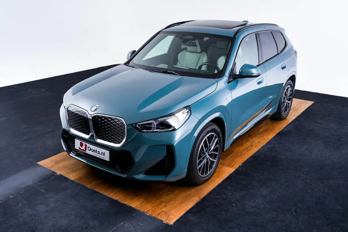eDrive20 67 kWh M Sport Edition Panoramadak - Sportstoelen - Elektrisch verwarmde voorstoelen - Getinte Ruiten - Parking/Driving Assistant Plus - Head up - Comfort Access -