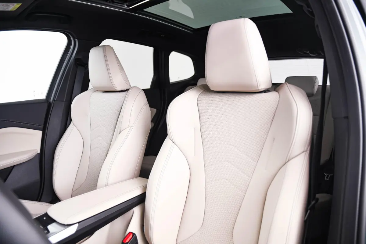 eDrive20 67 kWh M Sport Edition Panoramadak - Sportstoelen - Elektrisch verwarmde voorstoelen - Getinte Ruiten - Parking/Driving Assistant Plus - Head up - Comfort Access -