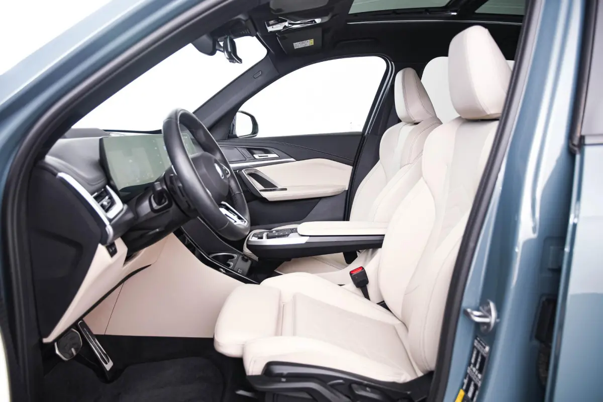 eDrive20 67 kWh M Sport Edition Panoramadak - Sportstoelen - Elektrisch verwarmde voorstoelen - Getinte Ruiten - Parking/Driving Assistant Plus - Head up - Comfort Access -