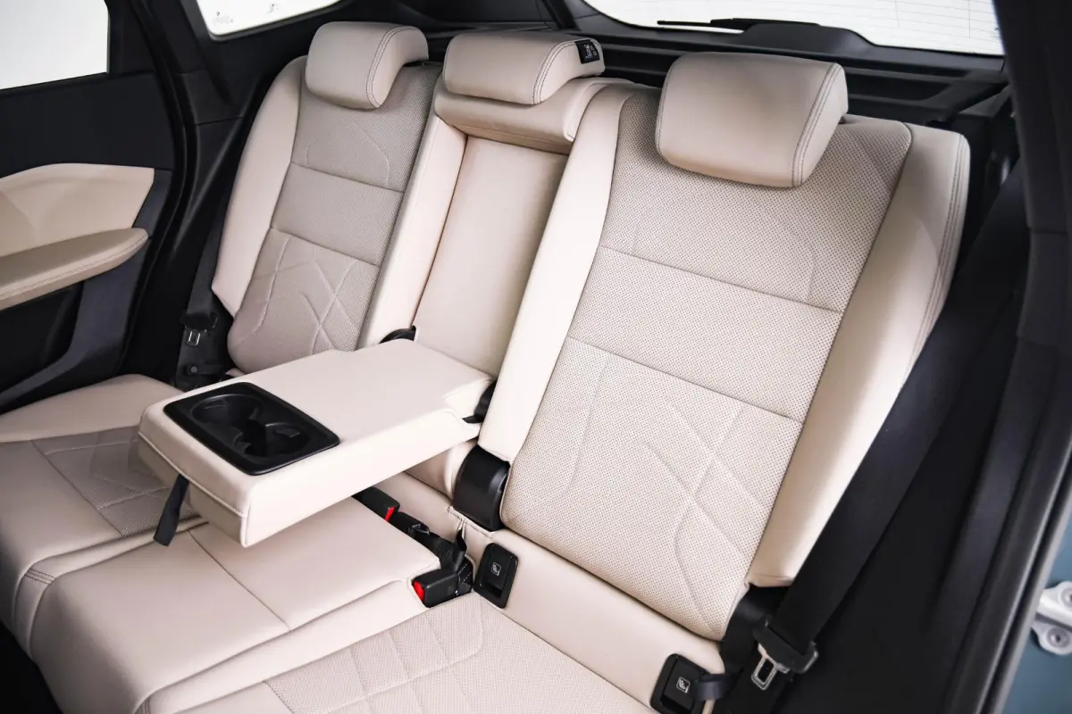 eDrive20 67 kWh M Sport Edition Panoramadak - Sportstoelen - Elektrisch verwarmde voorstoelen - Getinte Ruiten - Parking/Driving Assistant Plus - Head up - Comfort Access -