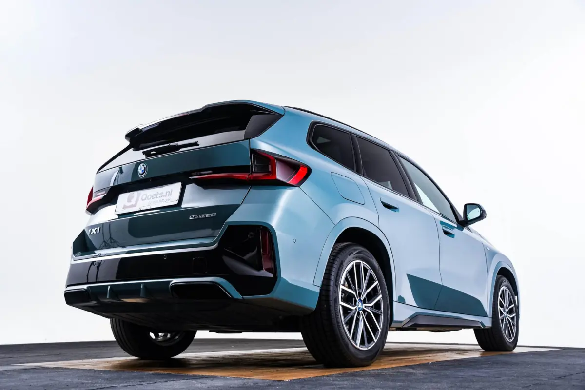 eDrive20 67 kWh M Sport Edition Panoramadak - Sportstoelen - Elektrisch verwarmde voorstoelen - Getinte Ruiten - Parking/Driving Assistant Plus - Head up - Comfort Access -