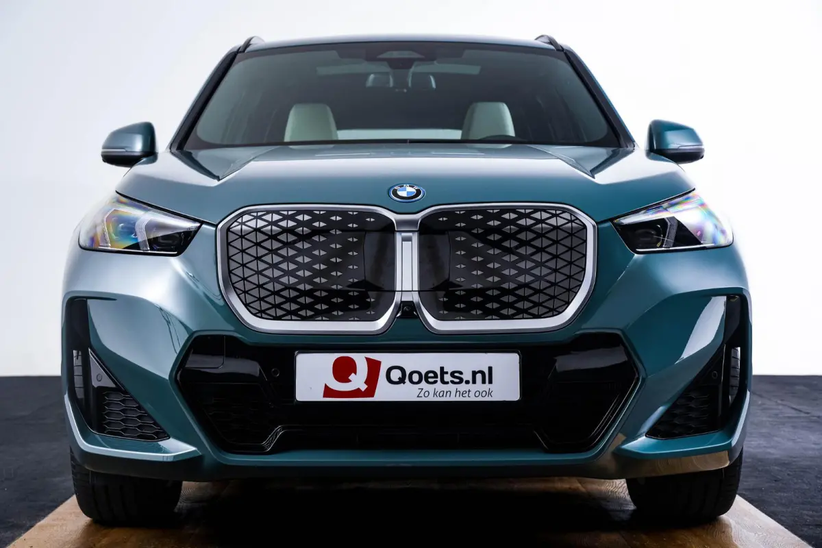 eDrive20 67 kWh M Sport Edition Panoramadak - Sportstoelen - Elektrisch verwarmde voorstoelen - Getinte Ruiten - Parking/Driving Assistant Plus - Head up - Comfort Access -